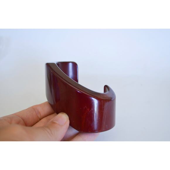 Lucite Vintage Plastic Asymmetrical Cuff Bangle Bracelet - Picture 4 of 6